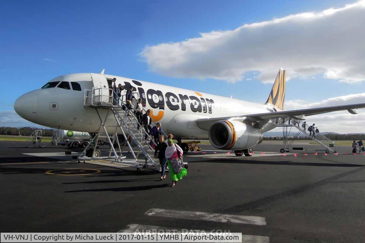 VH-VNJ, 2006 Airbus A320-232 C/N 2982, At Hobart