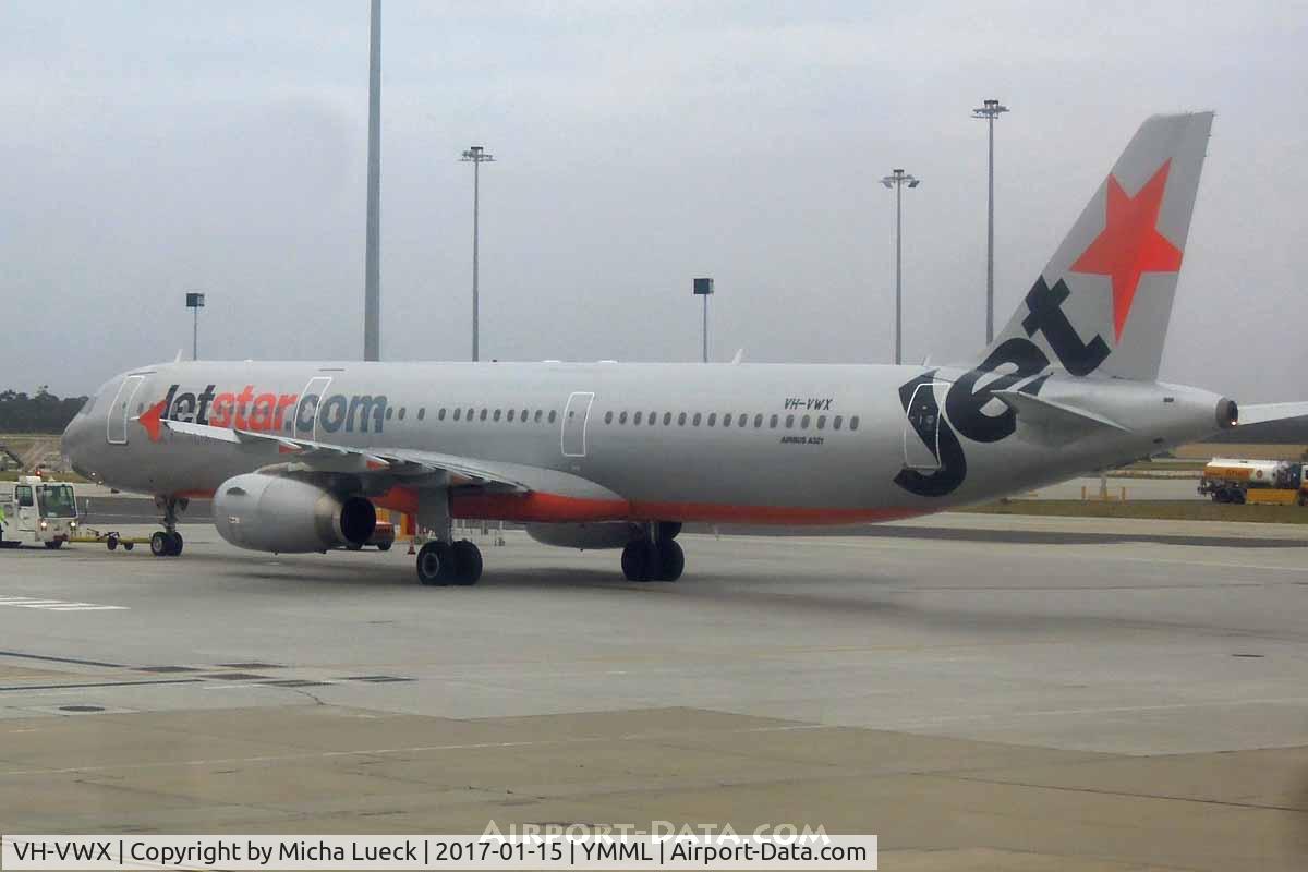 VH-VWX, 2009 Airbus A321-231 C/N 3899, At Melbourne