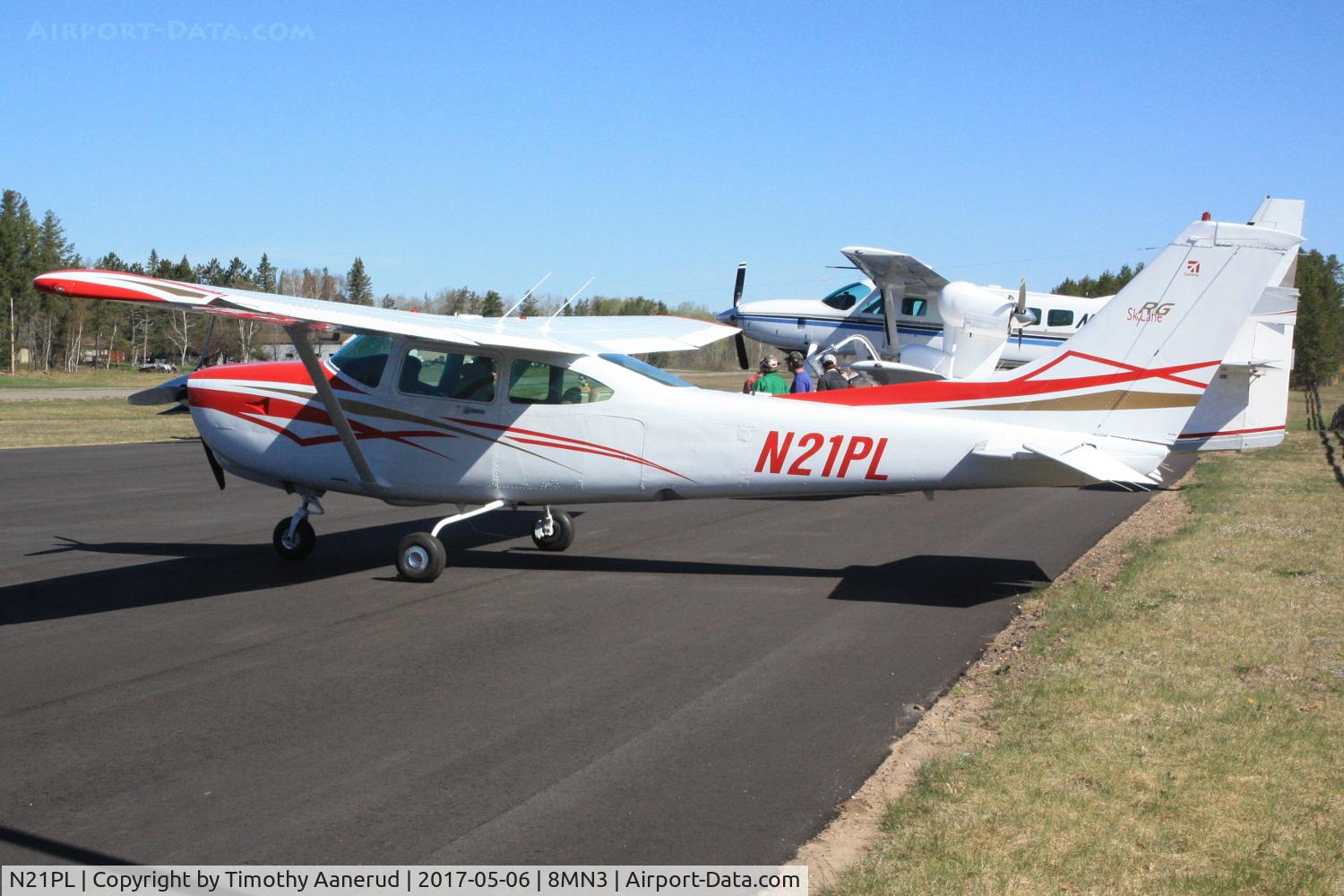 N21PL, 1984 Cessna R182 Skylane RG C/N R182-01983, 1984 Cessna R182, c/n: R18201983