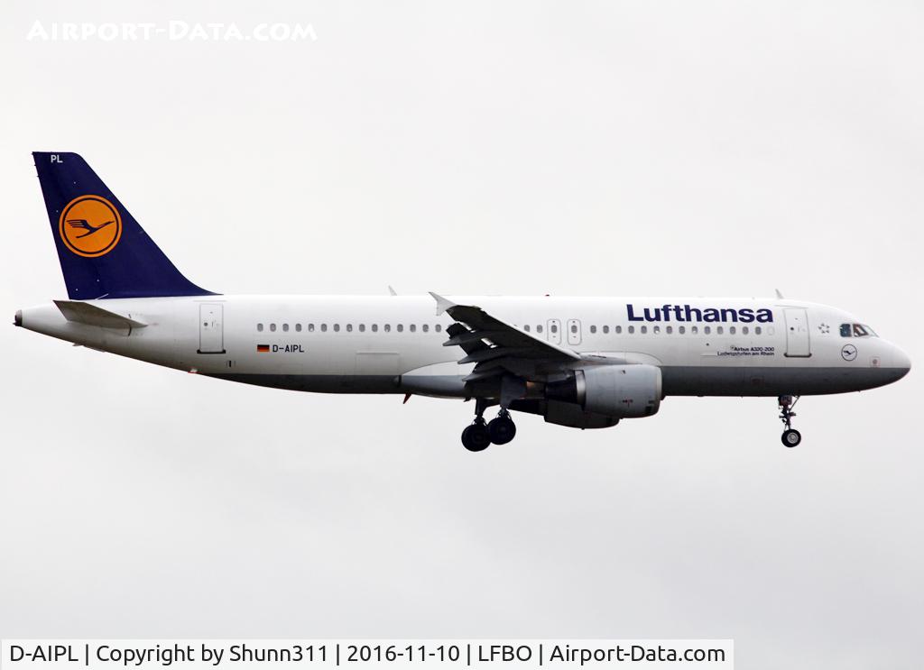 D-AIPL, 1989 Airbus A320-211 C/N 094, Landing rwy 32L