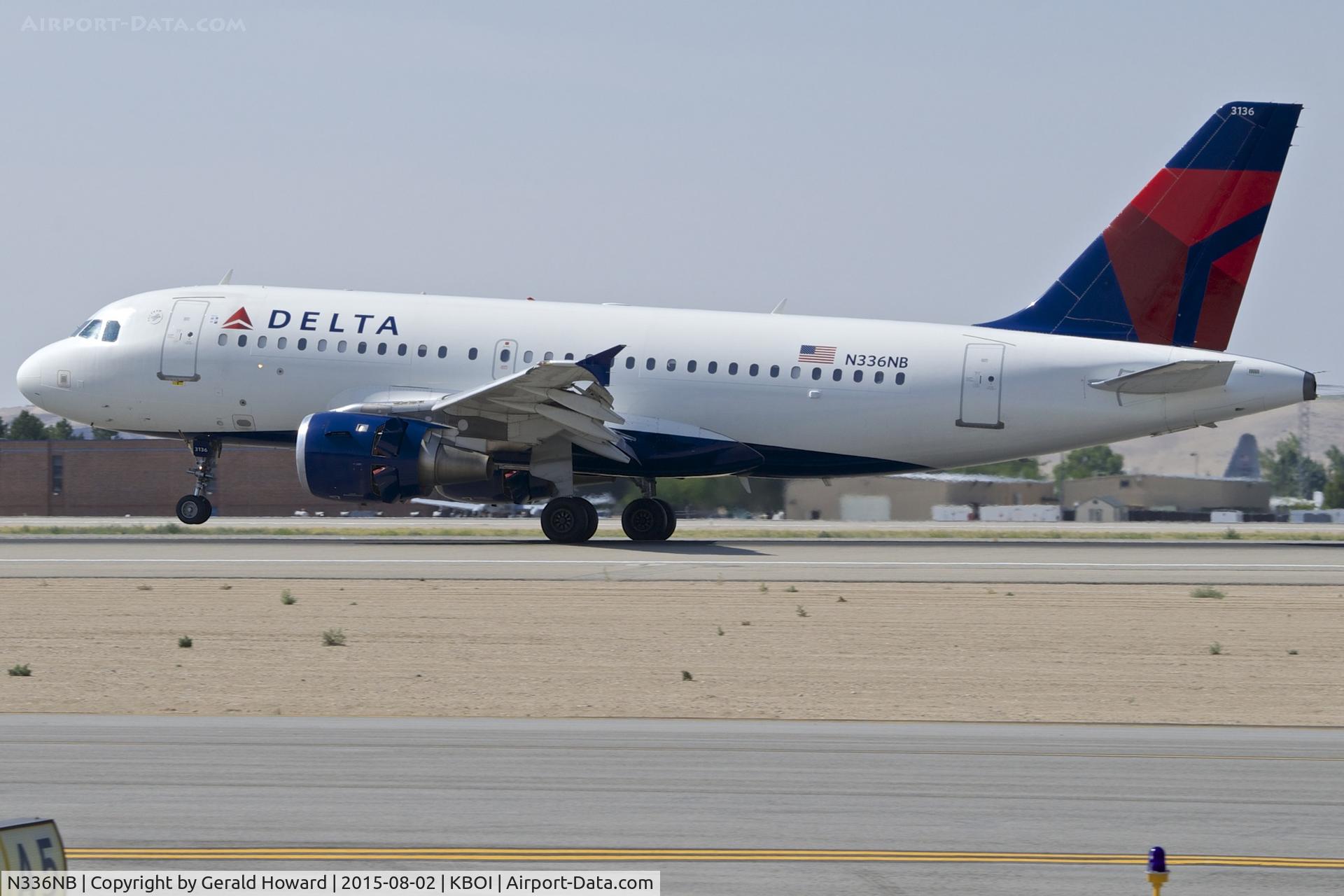 N336NB, 2002 Airbus A319-114 C/N 1683, Landing roll out on RWY 10L.