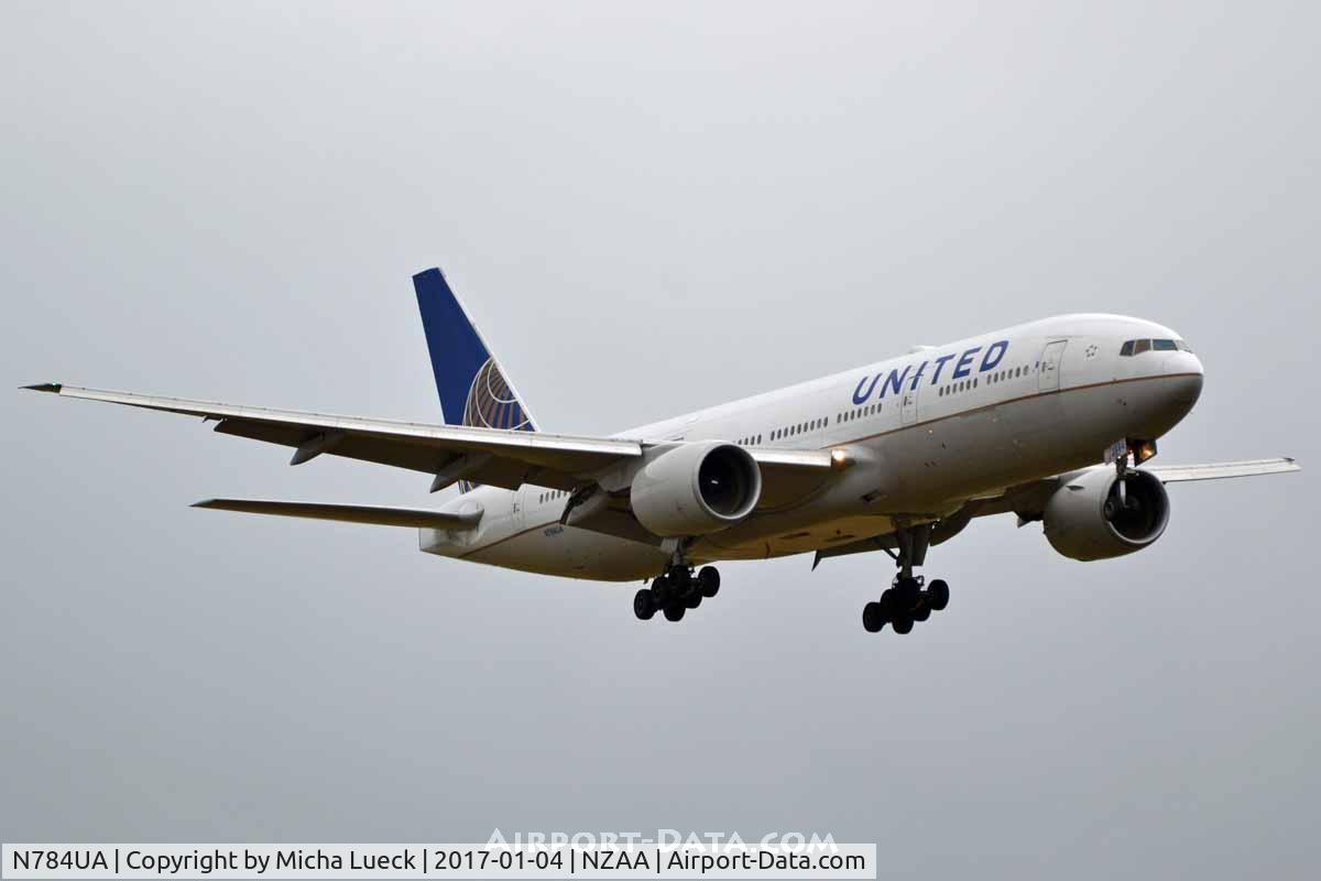 N784UA, 1997 Boeing 777-222/ER C/N 26951, At Auckland