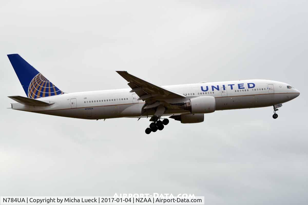 N784UA, 1997 Boeing 777-222/ER C/N 26951, At Auckland