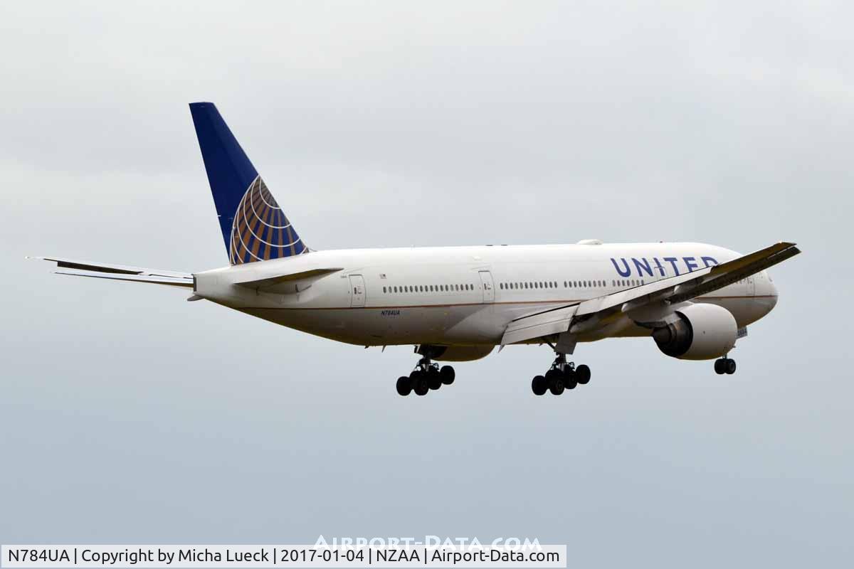 N784UA, 1997 Boeing 777-222/ER C/N 26951, At Auckland
