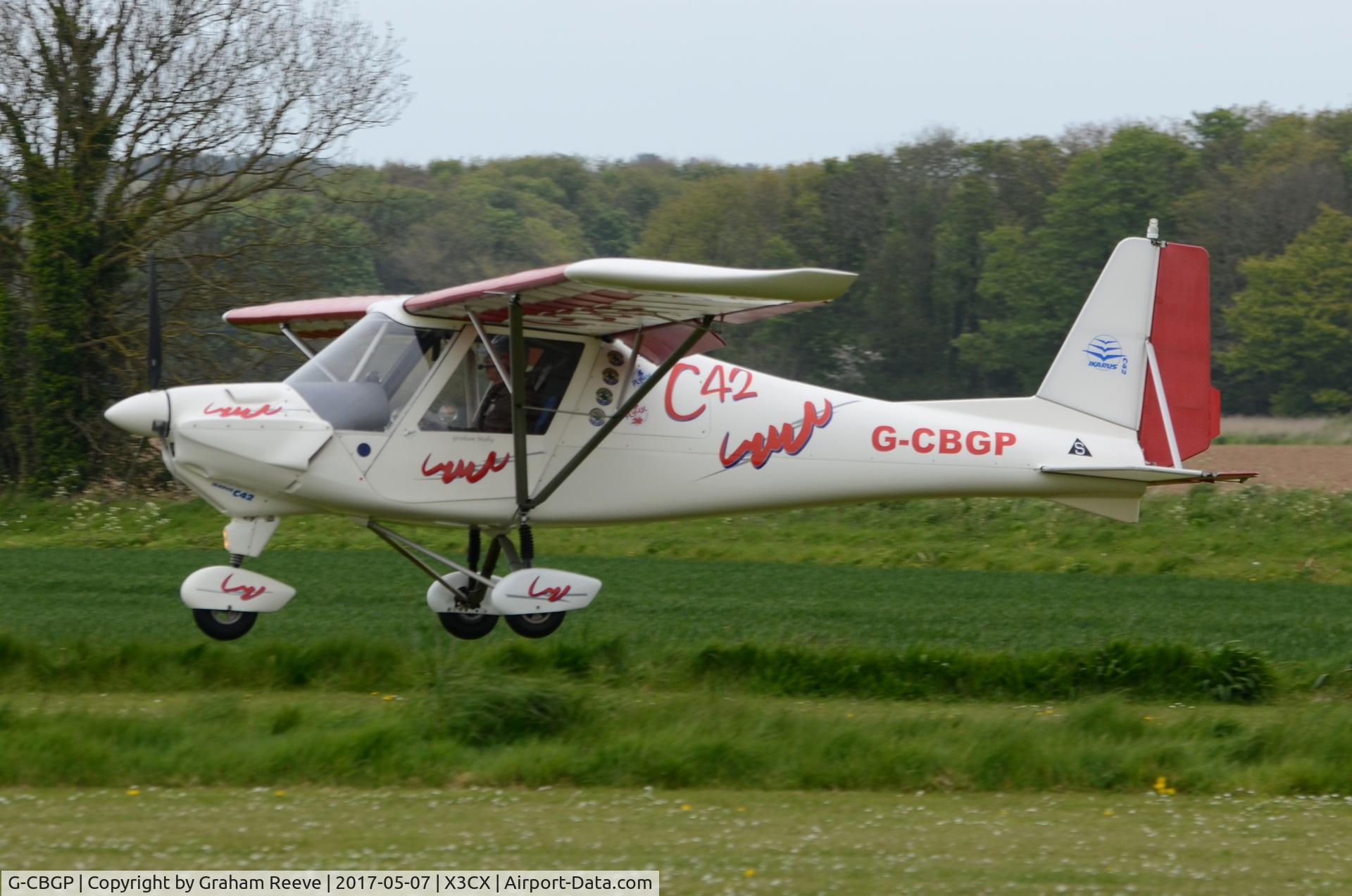 G-CBGP, 2001 Comco Ikarus C42 FB UK C/N PFA 322-13741, Landing at Northrepps.