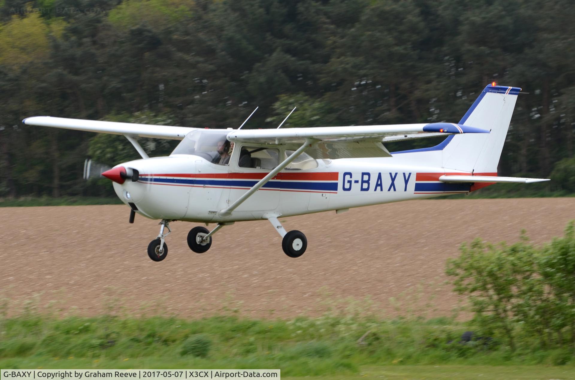 G-BAXY, 1972 Reims F172M ll Skyhawk C/N 0905, Landing at Northrepps.