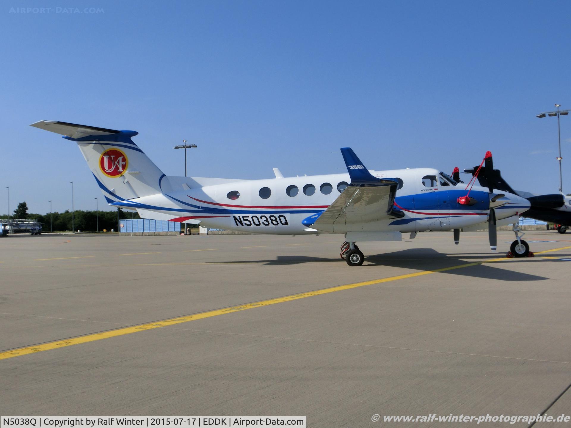N5038Q, Beech B300 350 King Air C/N FL-938, Beech B300 Super King Air 350 - Private - FL-938 - N5038Q - 17.07.2015 - CGN