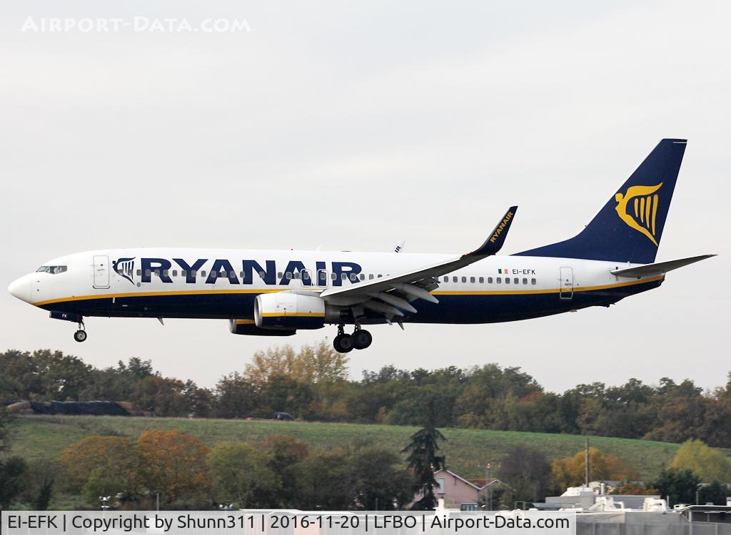 EI-EFK, 2009 Boeing 737-8AS C/N 37537, Landing rwy 14R