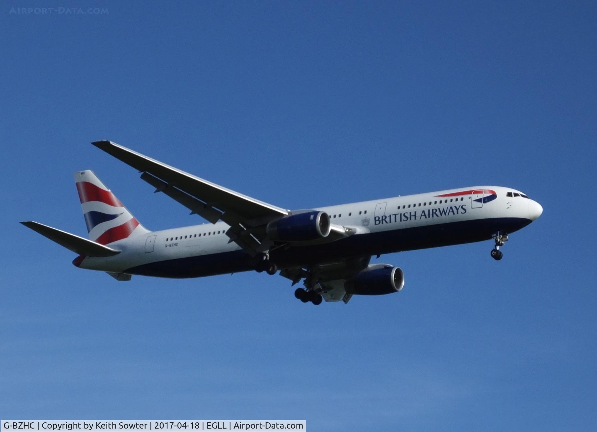 G-BZHC, 1998 Boeing 767-336 C/N 29232, Short finals to land Heathrow 09L