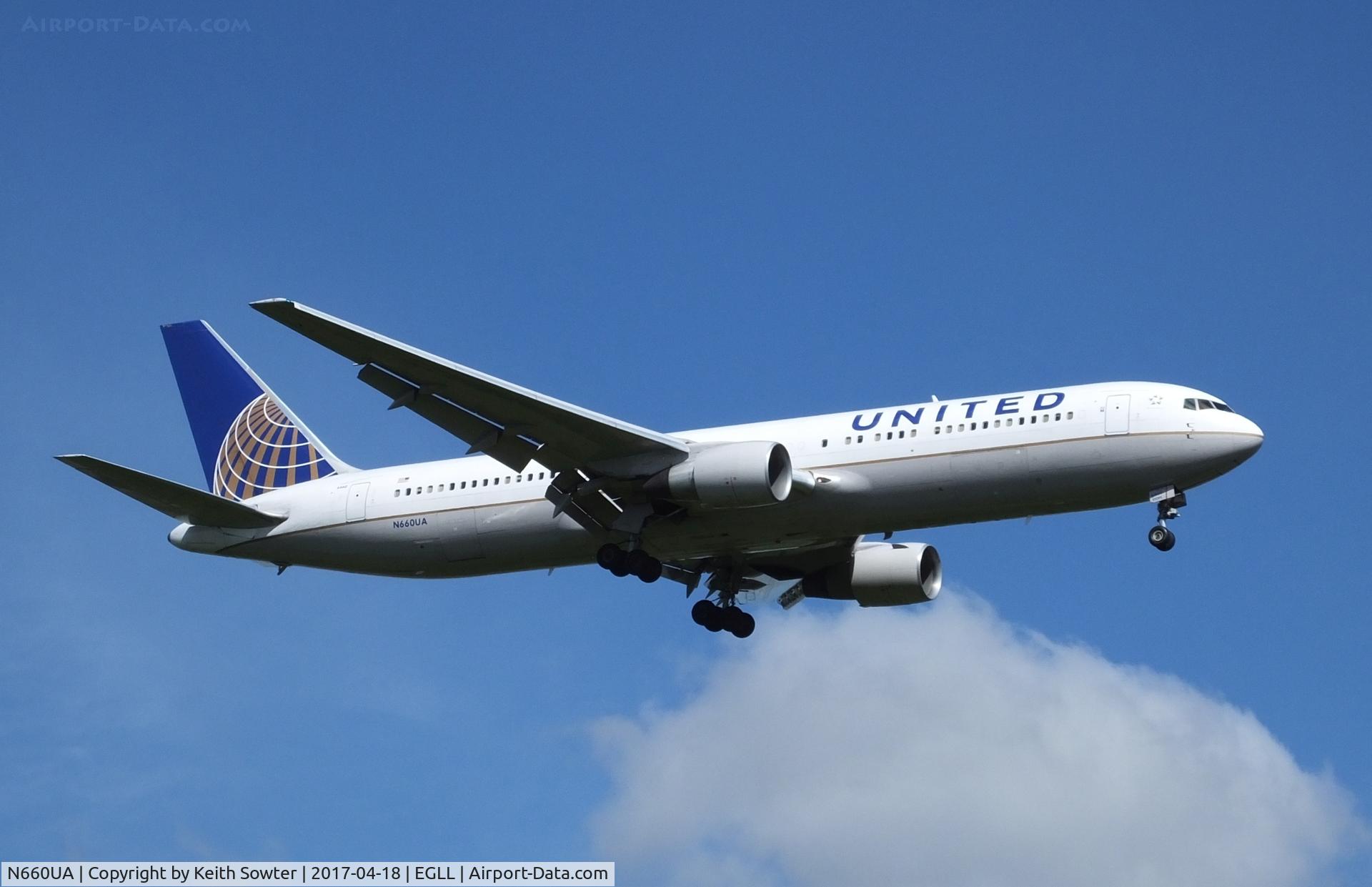 N660UA, 1993 Boeing 767-322/ER C/N 27115, Short finals to land Heathrow 09L