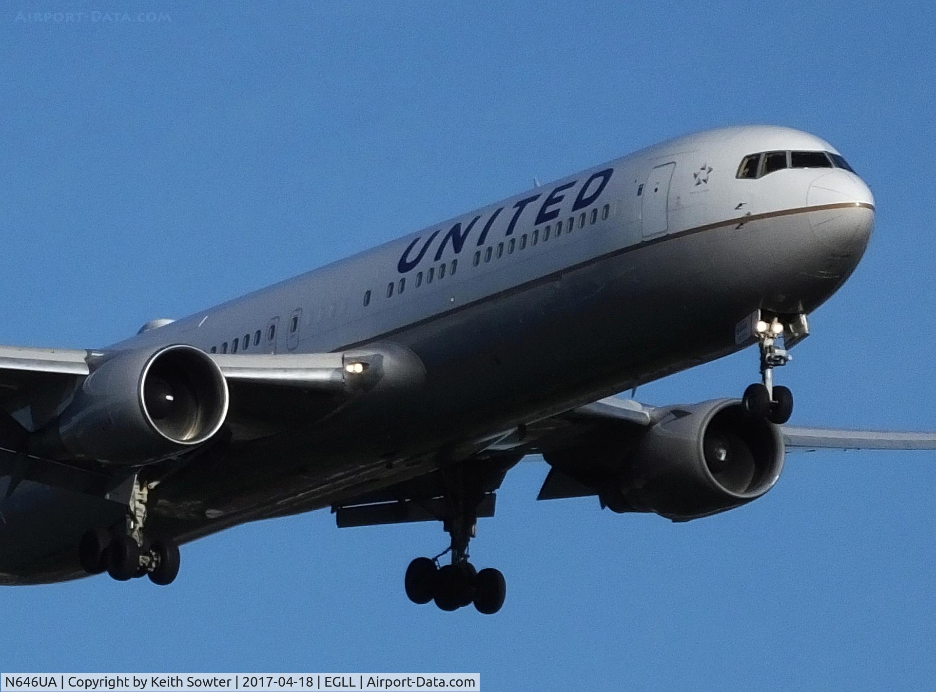 N646UA, 1992 Boeing 767-322/ER C/N 25283, Short finals to land Heathrow 09L