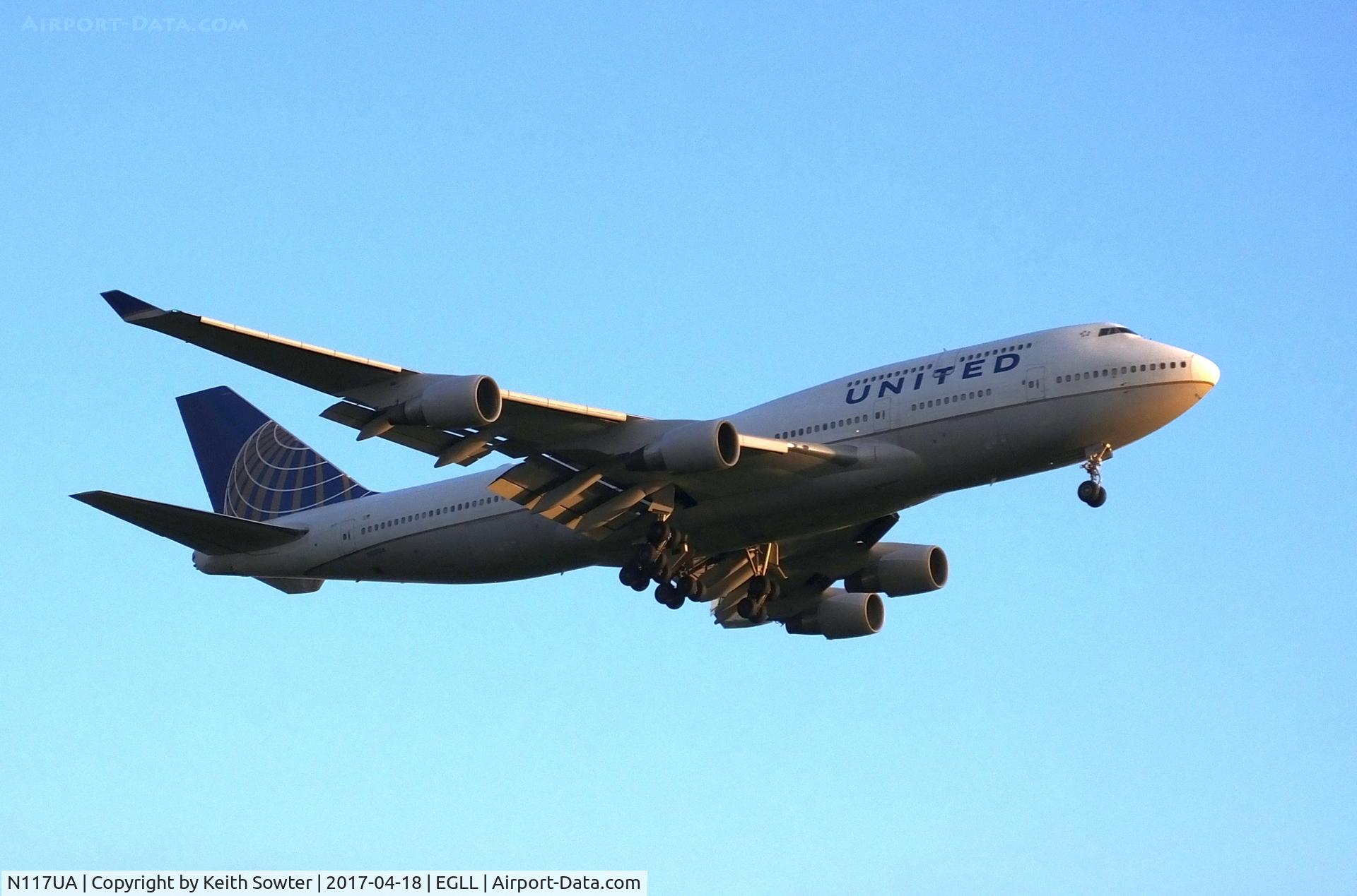 N117UA, 1999 Boeing 747-422 C/N 28810, Short finals to land Heathrow 09L