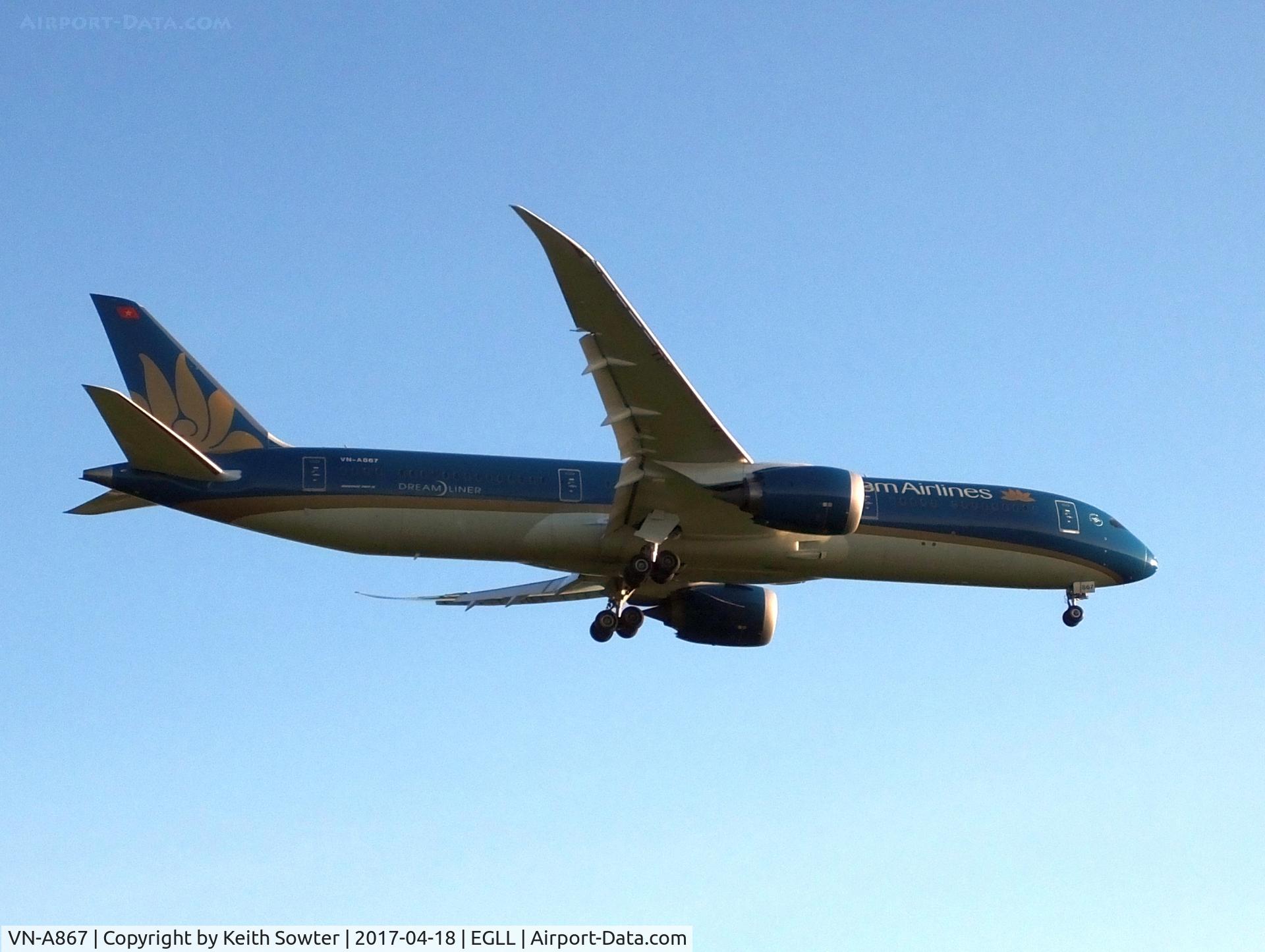 VN-A867, 2016 Boeing 787-9 Dreamliner Dreamliner C/N 39287, Short finals to land Heathrow 09L