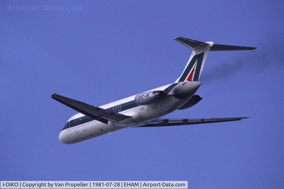 I-DIKO, 1967 Douglas DC-9-32 C/N 47047, Smoky take off of Alitalia DC-9-32 from Schiphol airport, the Netherlands, 1981
