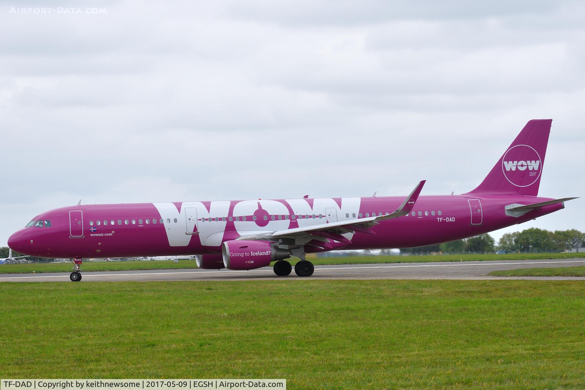 TF-DAD, 2014 Airbus A321-211 C/N 6232, Leaving in full WOW colour scheme.