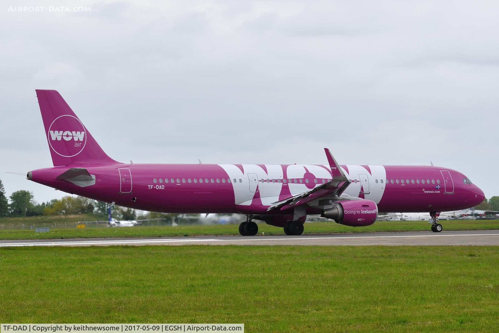 TF-DAD, 2014 Airbus A321-211 C/N 6232, Leaving in full WOW colour scheme.