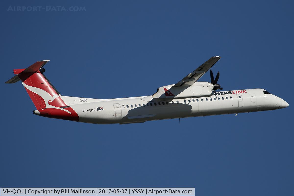 VH-QOJ, 2007 De Havilland Canada DHC-8-402Q Dash 8 C/N 4192, away off 34L
