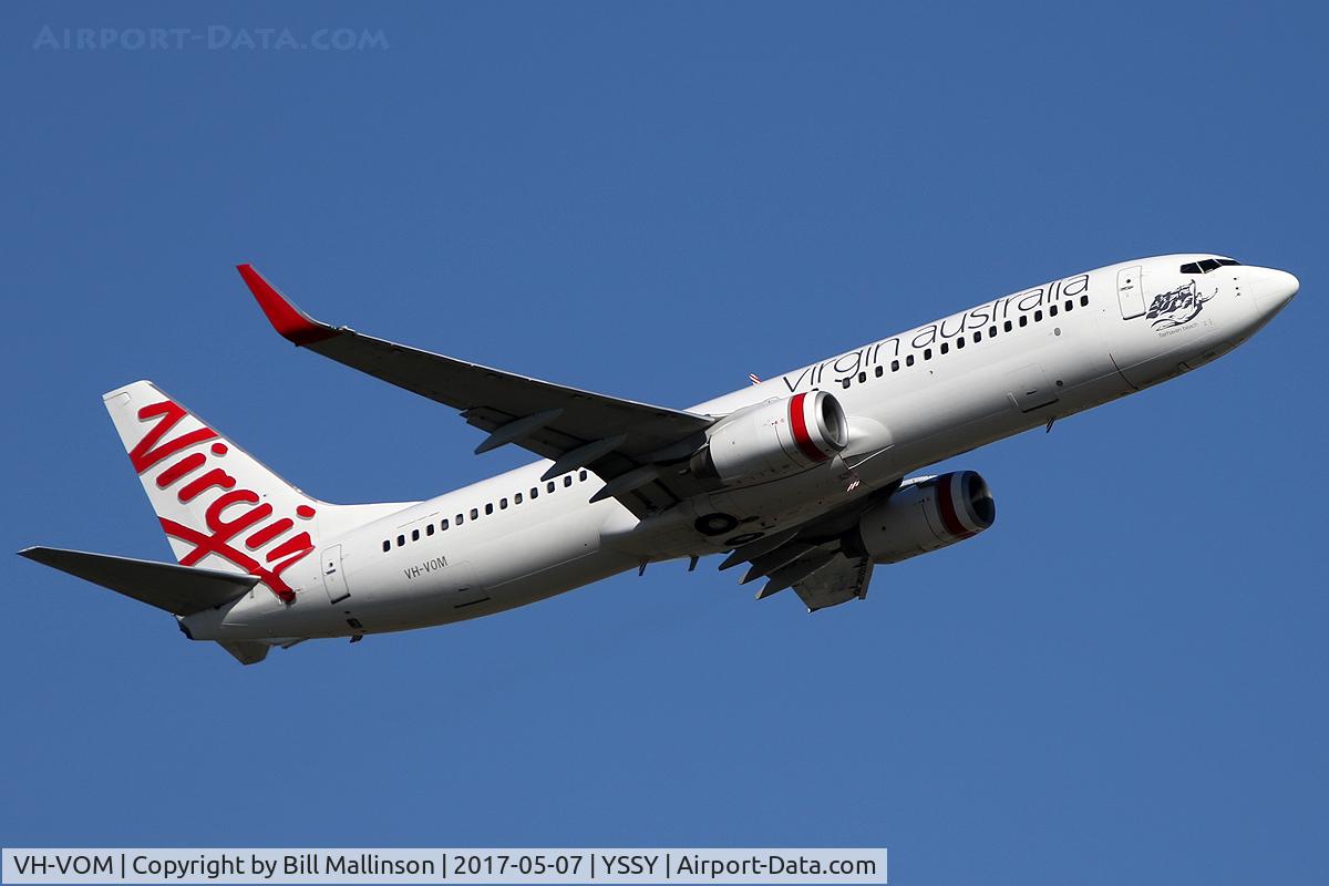 VH-VOM, 2003 Boeing 737-8FE C/N 33794, off to BNE