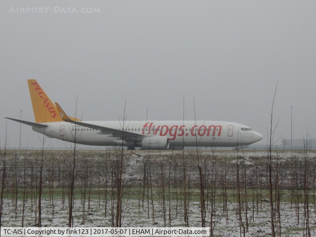 TC-AIS, 2011 Boeing 737-82R C/N 38174, PEGASUS OVER QUEBEC