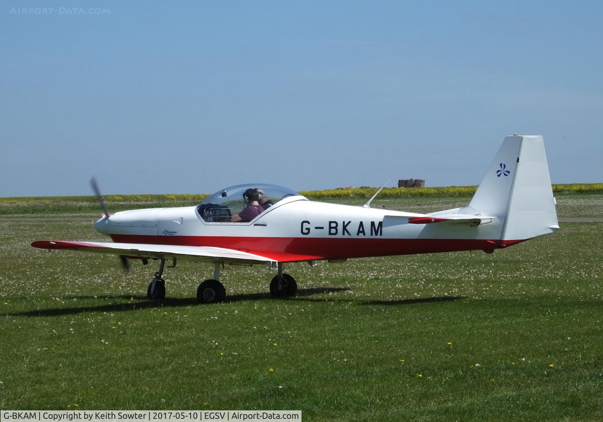 G-BKAM, 1982 Slingsby T-67M Firefly Mk2 C/N 1999, visiting aircraft