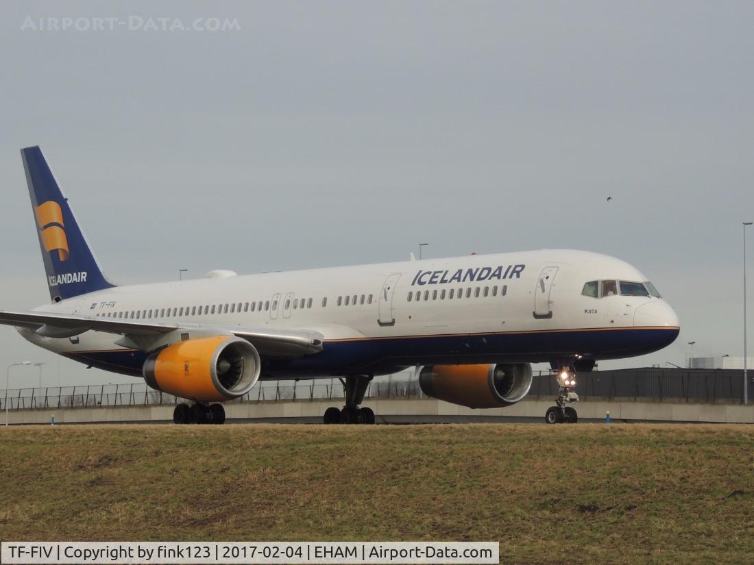 TF-FIV, 2001 Boeing 757-208 C/N 30424, ICELANDAIR OVER QUEBEC