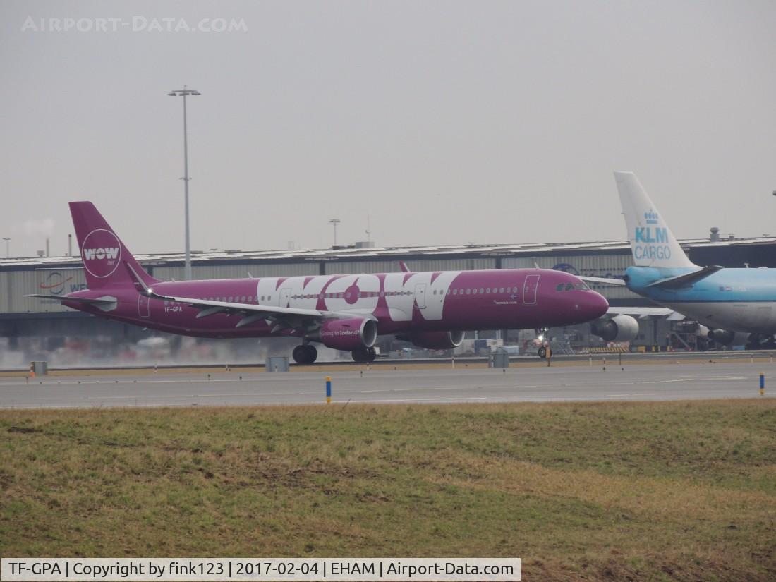TF-GPA, 2016 Airbus A321-211 C/N 7237, WOW AIR DEPARTING