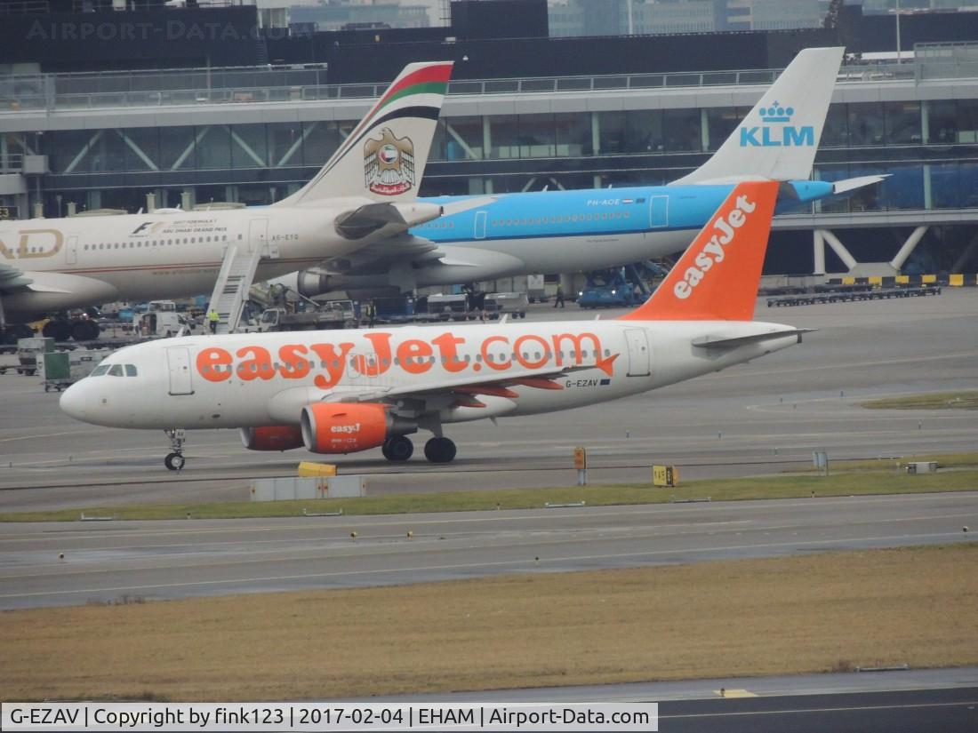 G-EZAV, 2006 Airbus A319-111 C/N 2803, EASYJET TAXING