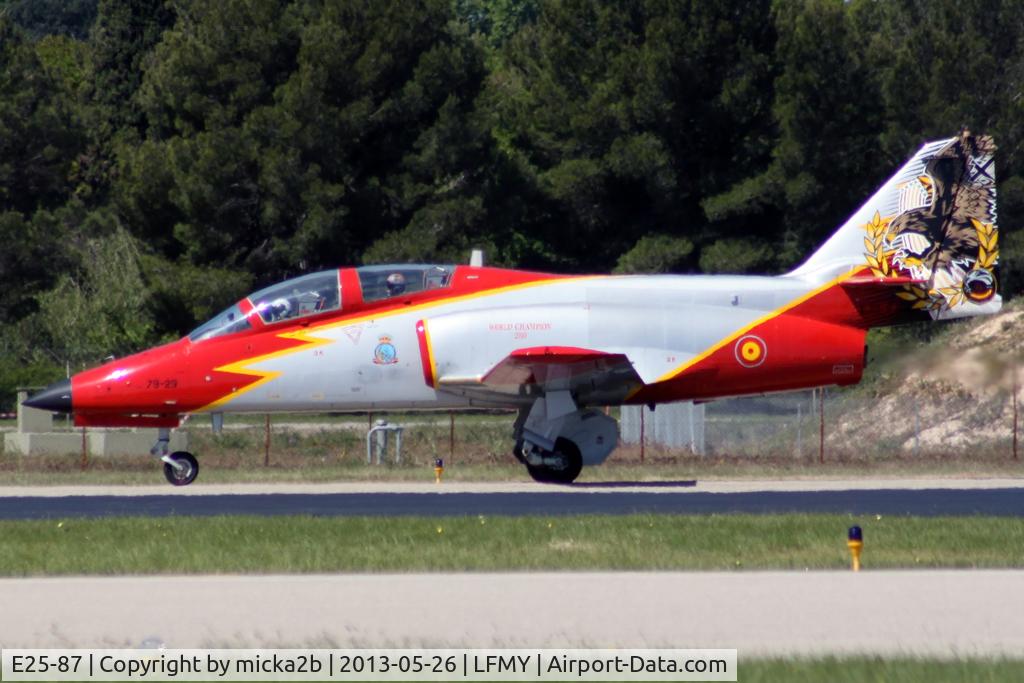 E25-87, CASA C-101EB Aviojet C/N EB01-87-101, Taxiing