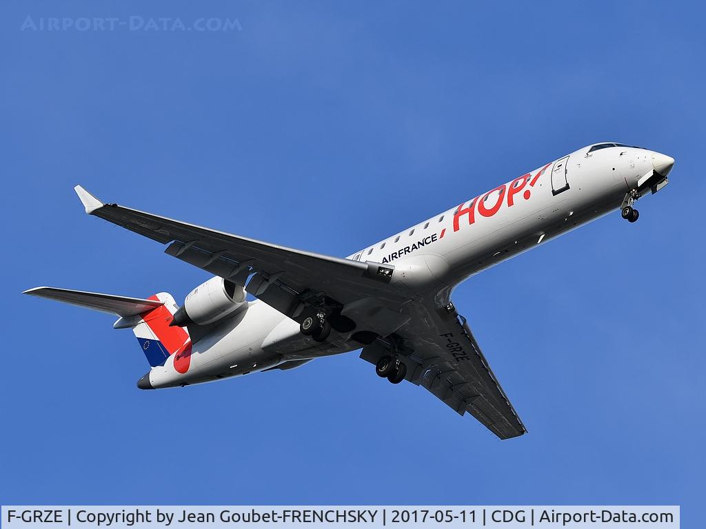 F-GRZE, 2001 Canadair CRJ-702 (CL-600-2C10) Regional Jet C/N 10032, HOP from Lyon landing runway 23