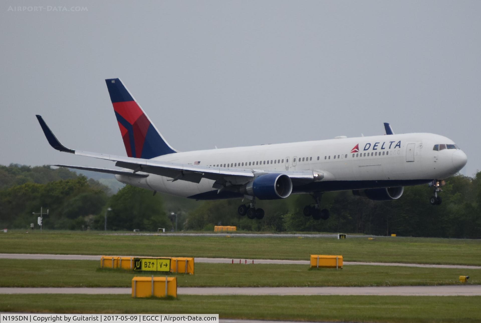 N195DN, 1997 Boeing 767-332 C/N 28452, At Manchester