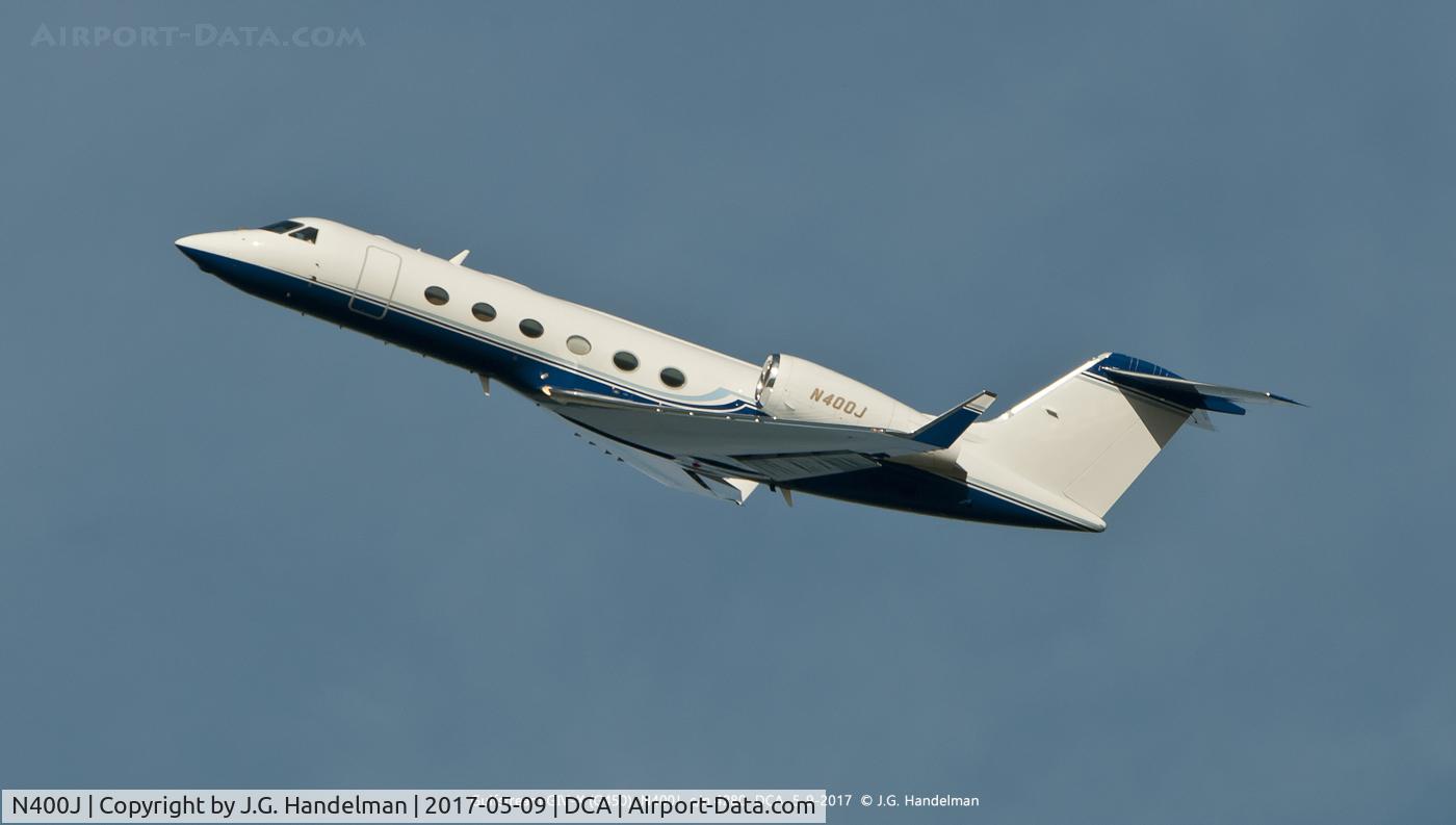 N400J, 1998 Gulfstream Aerospace G-IV C/N 1330, GIV-X c/n 4280 climbing from take off.