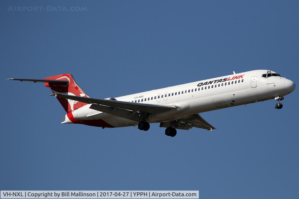 VH-NXL, 2001 Boeing 717-200 C/N 55093, finals