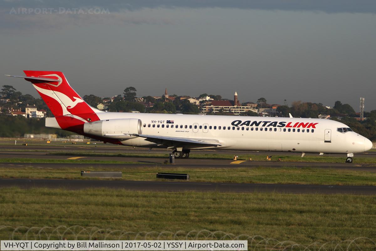 VH-YQT, 2004 Boeing 717-200 C/N 55179, taxi fom 4R
