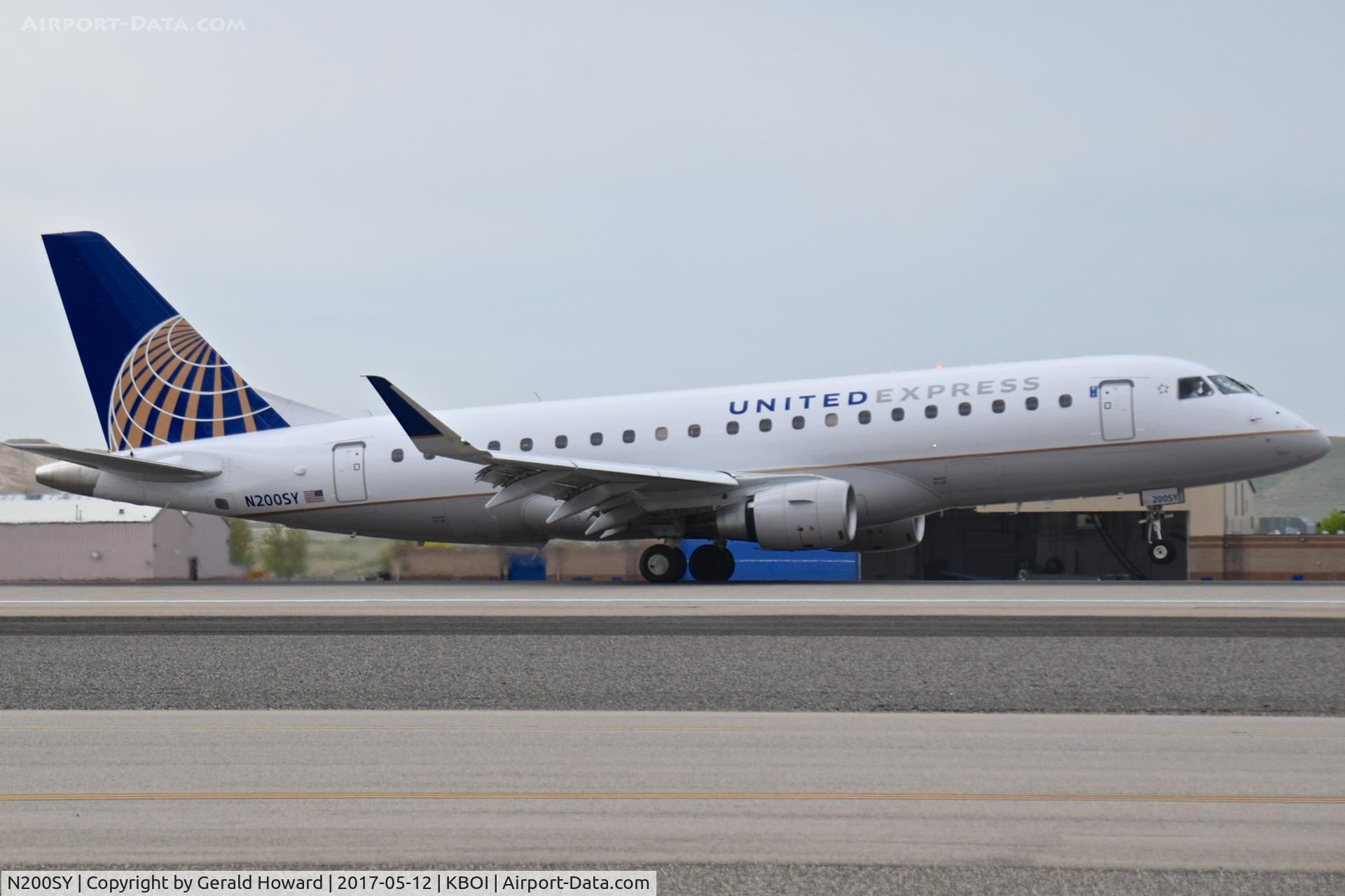N200SY, 2016 Embraer 175LR (ERJ-170-200LR) C/N 17000623, Take off roll on RWY 28R.