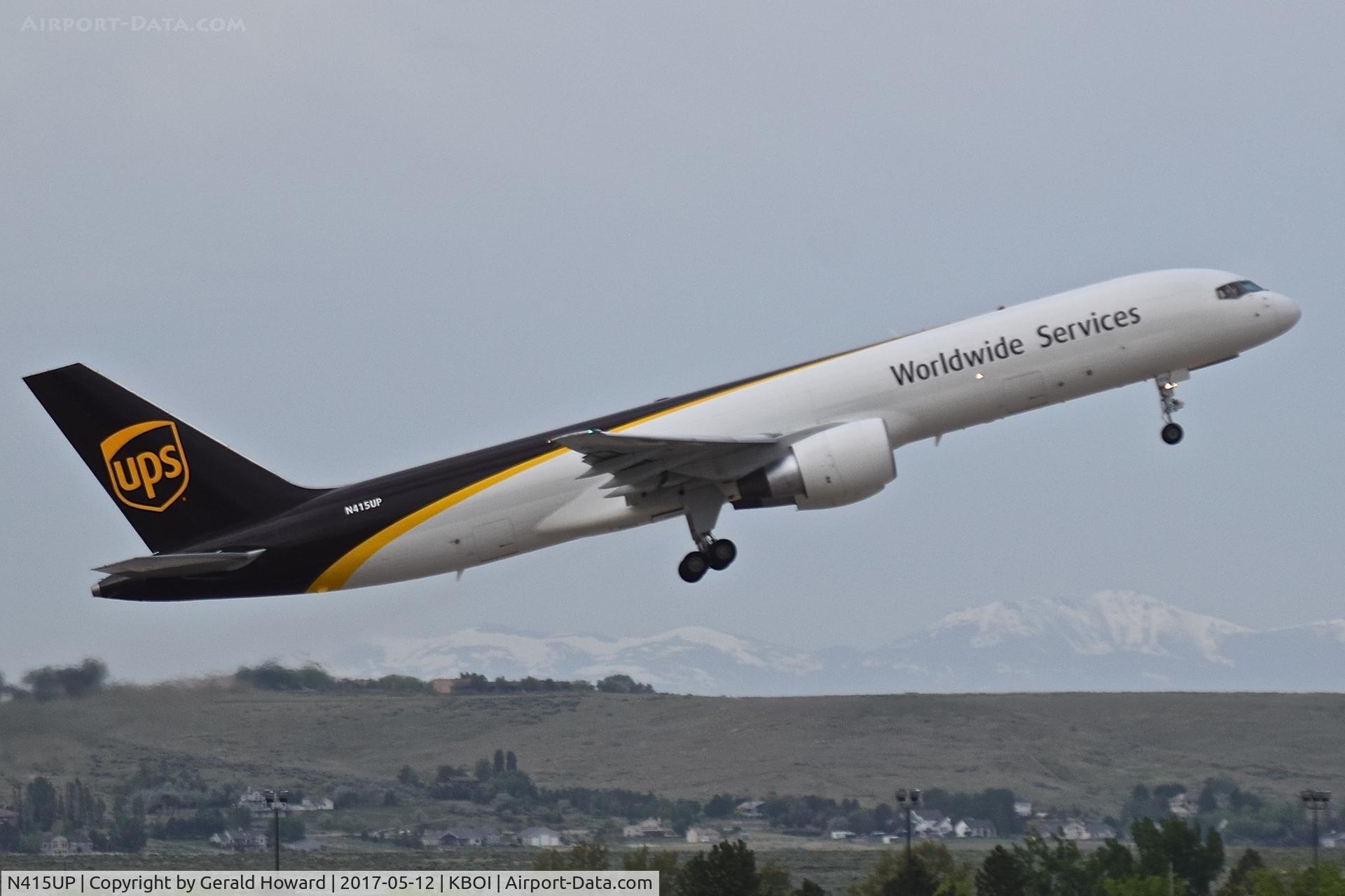 N415UP, 1988 Boeing 757-24APF C/N 23855, Departing RWY 28L.