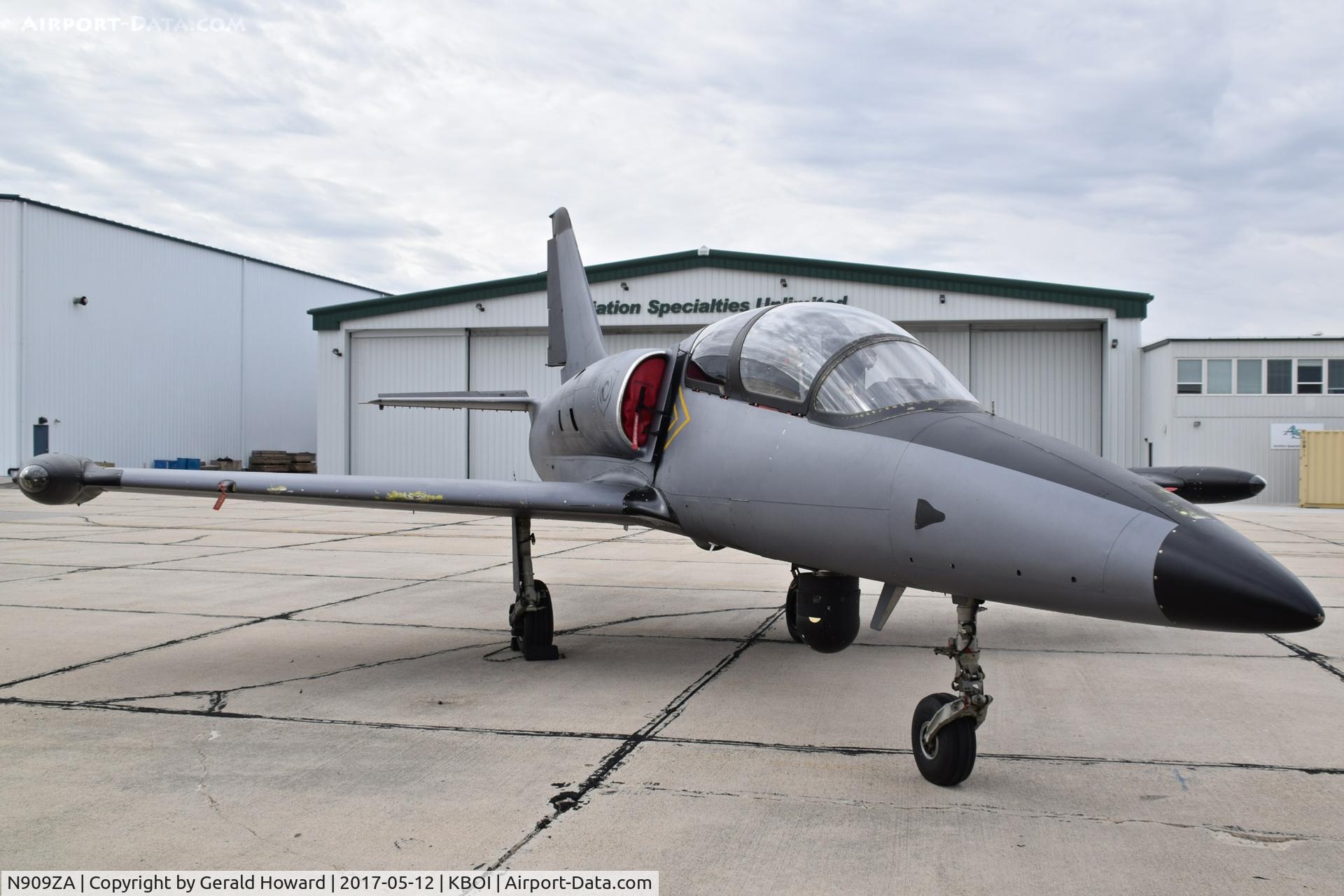 N909ZA, 1986 Aero L-39ZA Albatros C/N 633909, Parked on the south GA ramp.
