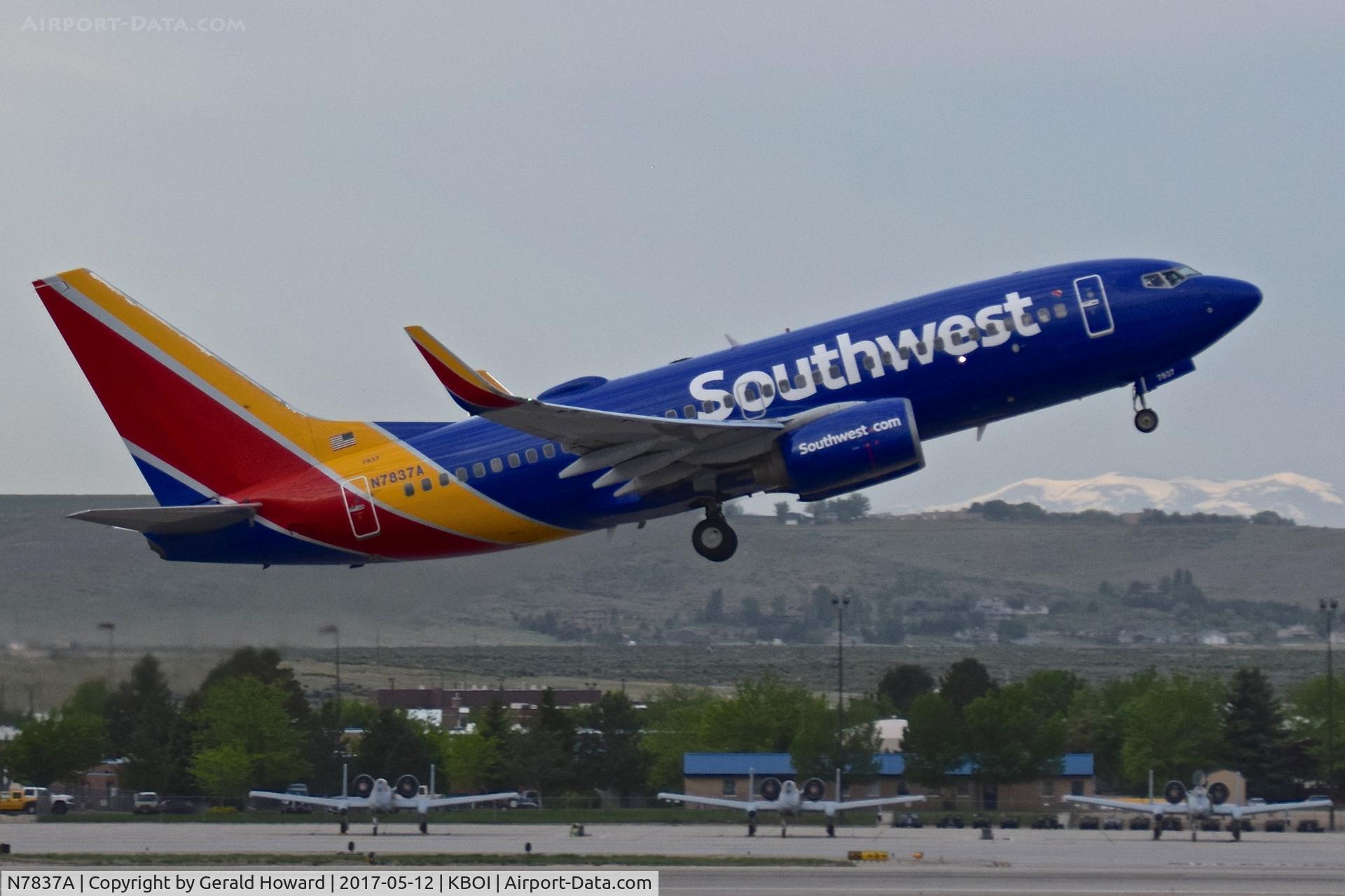 N7837A, 2003 Boeing 737-752 C/N 33785, Departing RWY 28R.