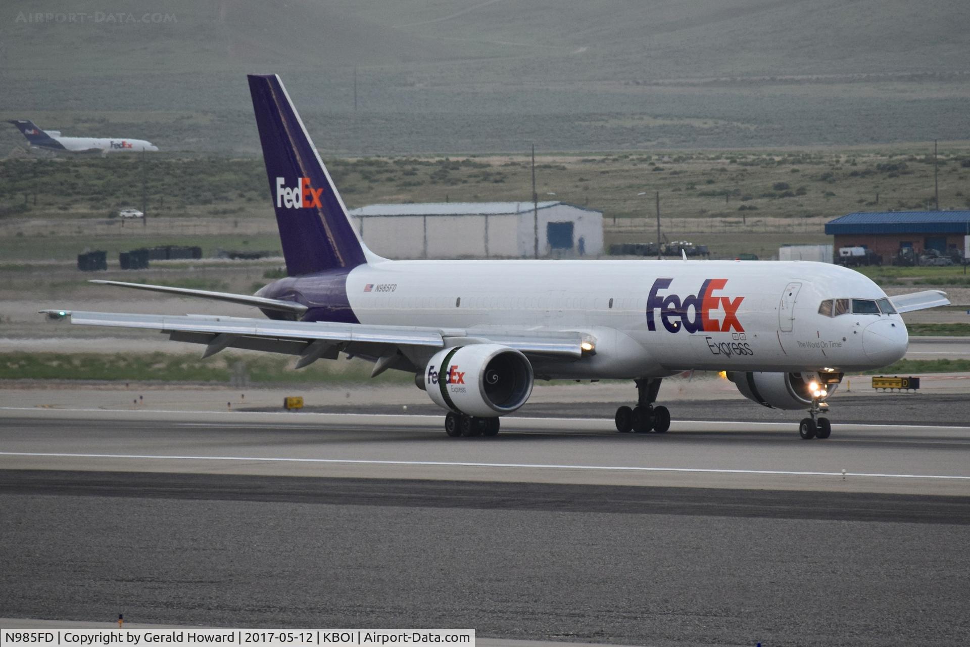 N985FD, 1990 Boeing 757-230F C/N 24737, Landing roll out on RWY 28R.