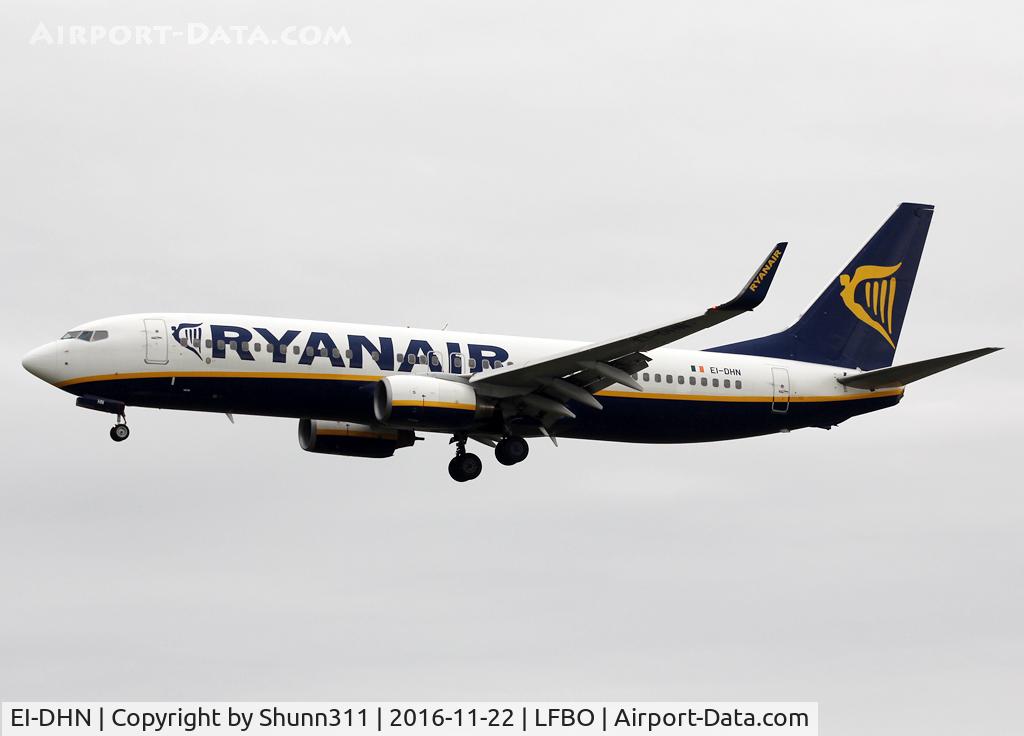 EI-DHN, 2005 Boeing 737-8AS C/N 33577, Landing rwy 32L
