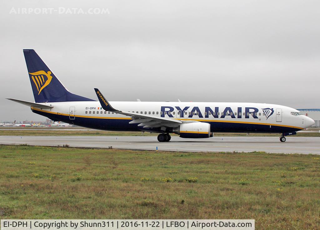 EI-DPH, 2007 Boeing 737-8AS C/N 33624, Lining up rwy 14L for departure...