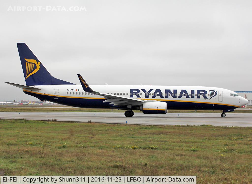 EI-FEI, 2014 Boeing 737-8AS C/N 44690, Lining up rwy 14L for departure...