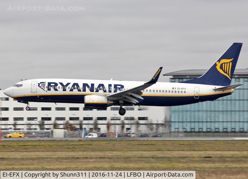 EI-EFX, 2009 Boeing 737-8AS C/N 35019, Landing rwy 32R