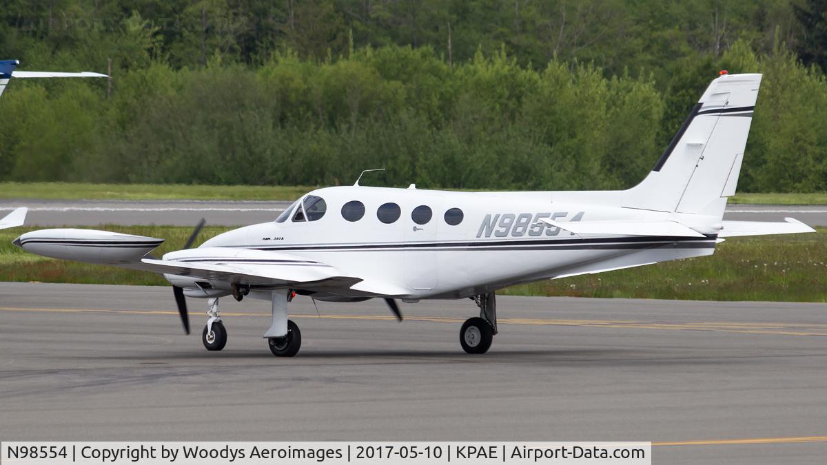 N98554, 1976 Cessna 340A C/N 340A0030, Holding short of 34L at A7