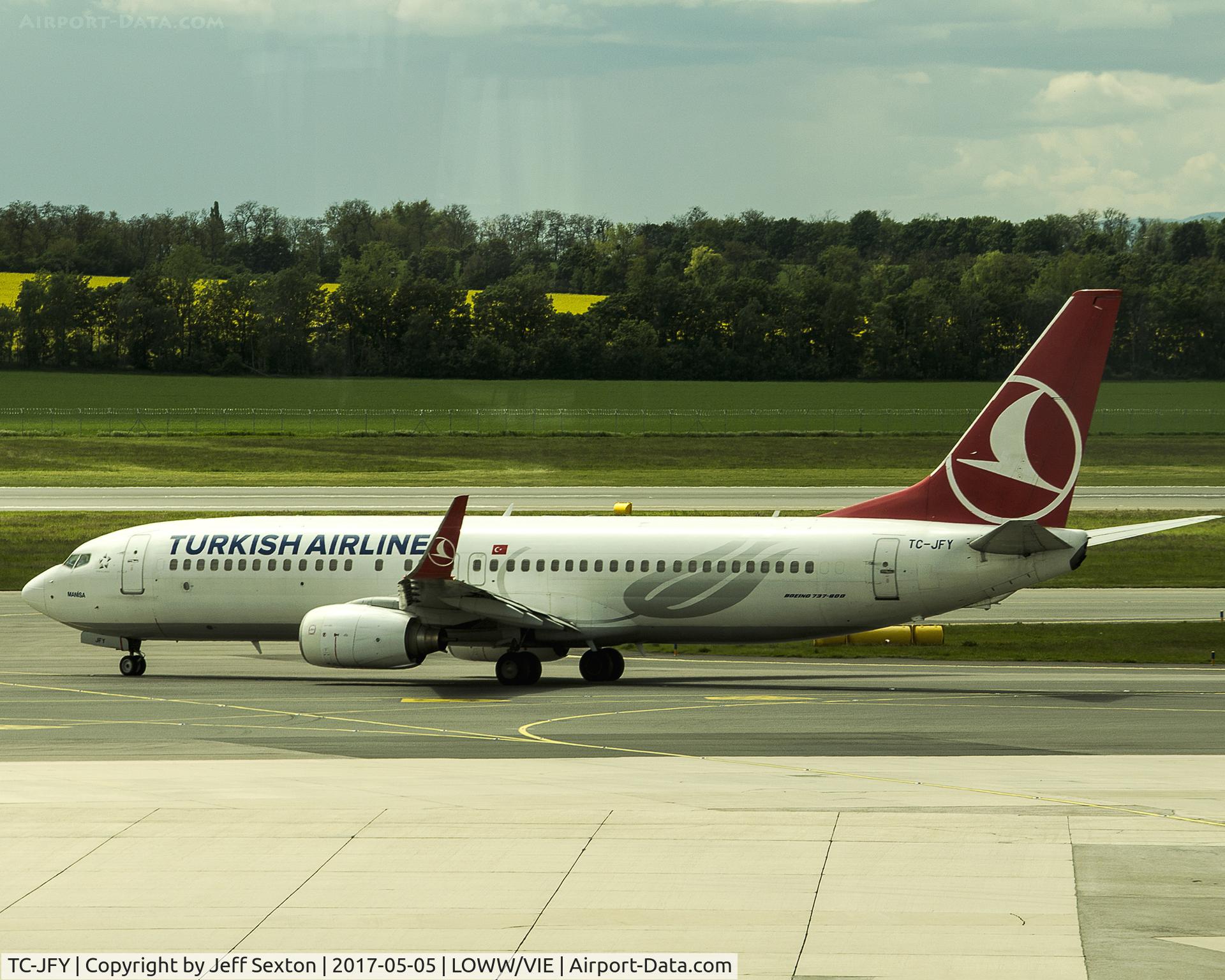 TC-JFY, 2000 Boeing 737-8F2 C/N 29783/497, Taxiing at Wien