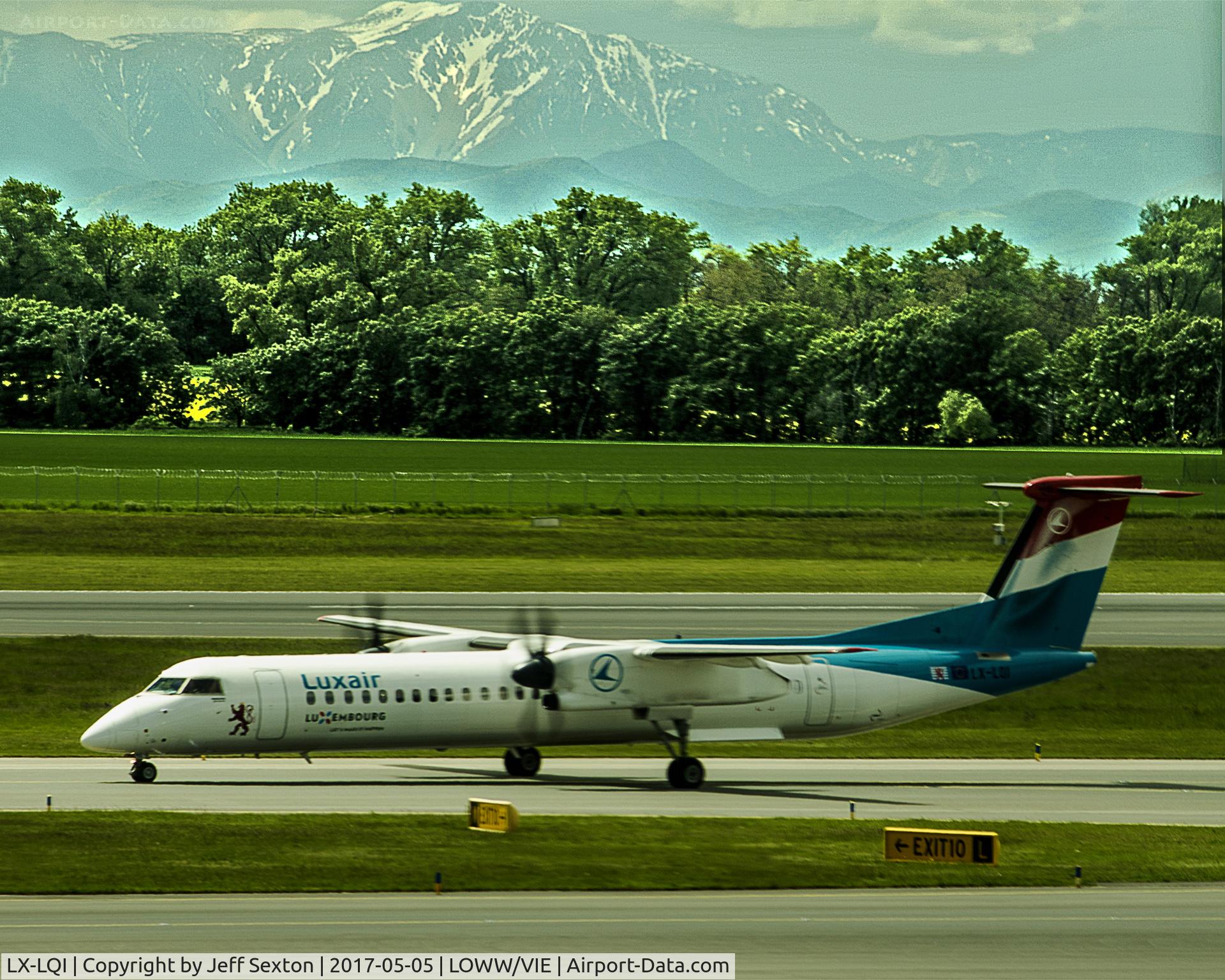 LX-LQI, 2016 Bombardier DHC-8-402Q Dash 8 Dash 8 C/N 4534, Taxiing at Wien