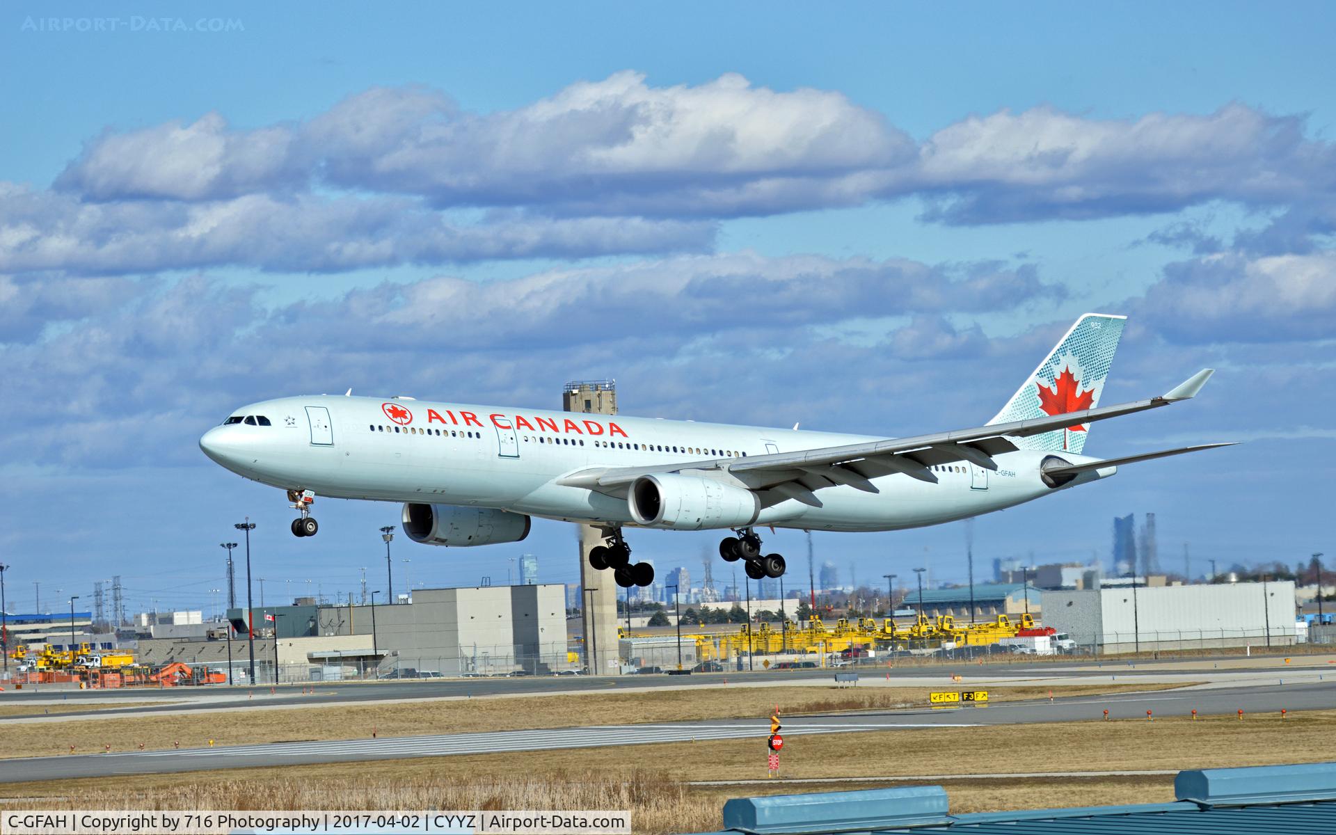 C-GFAH, 1999 Airbus A330-343 C/N 0279, Air Canada Airbus A330 arriving on runway 33L at Toronto Pearson Int'l Airport