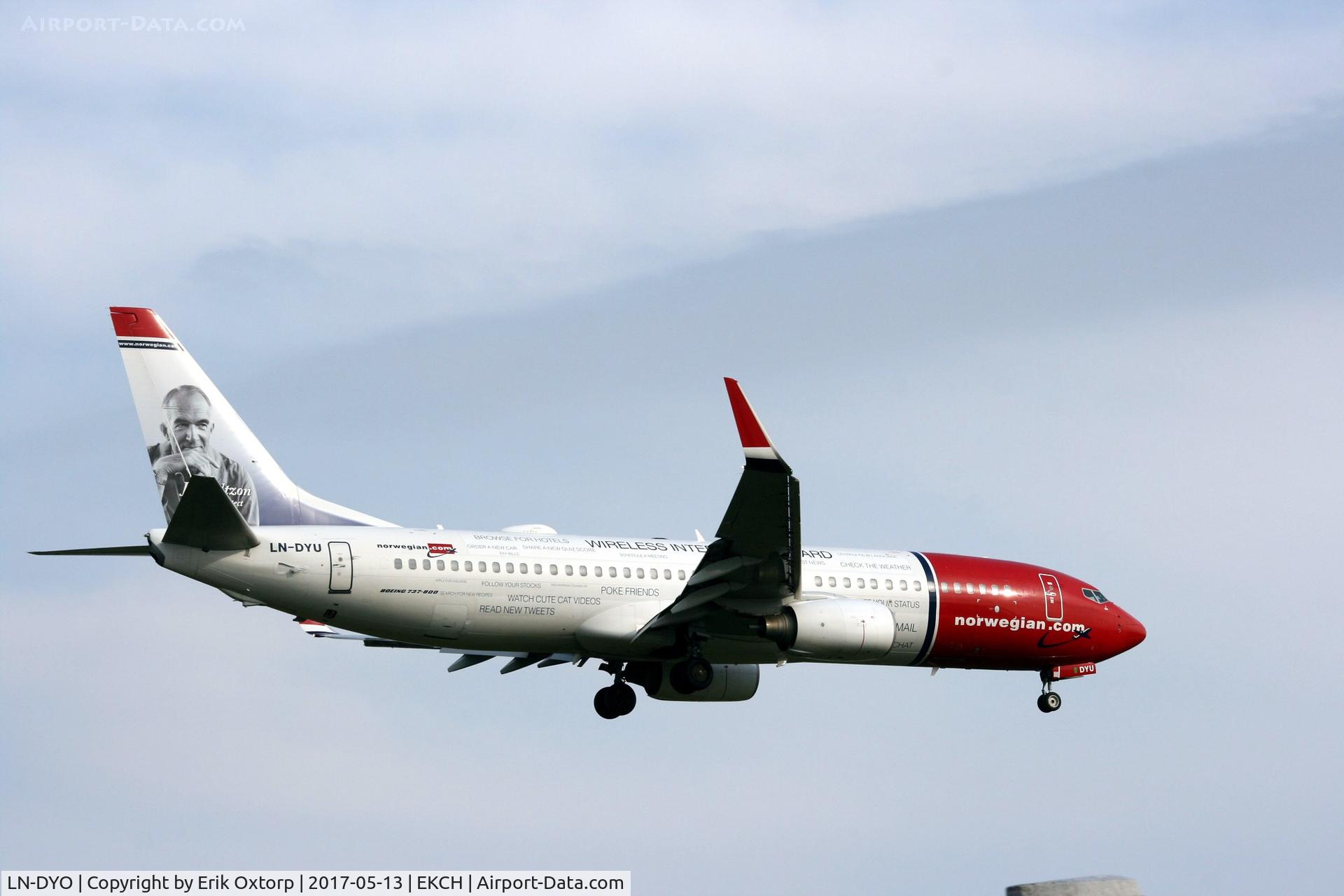 LN-DYO, 2011 Boeing 737-8JP C/N 40868, LN-DYO landing rw 22L