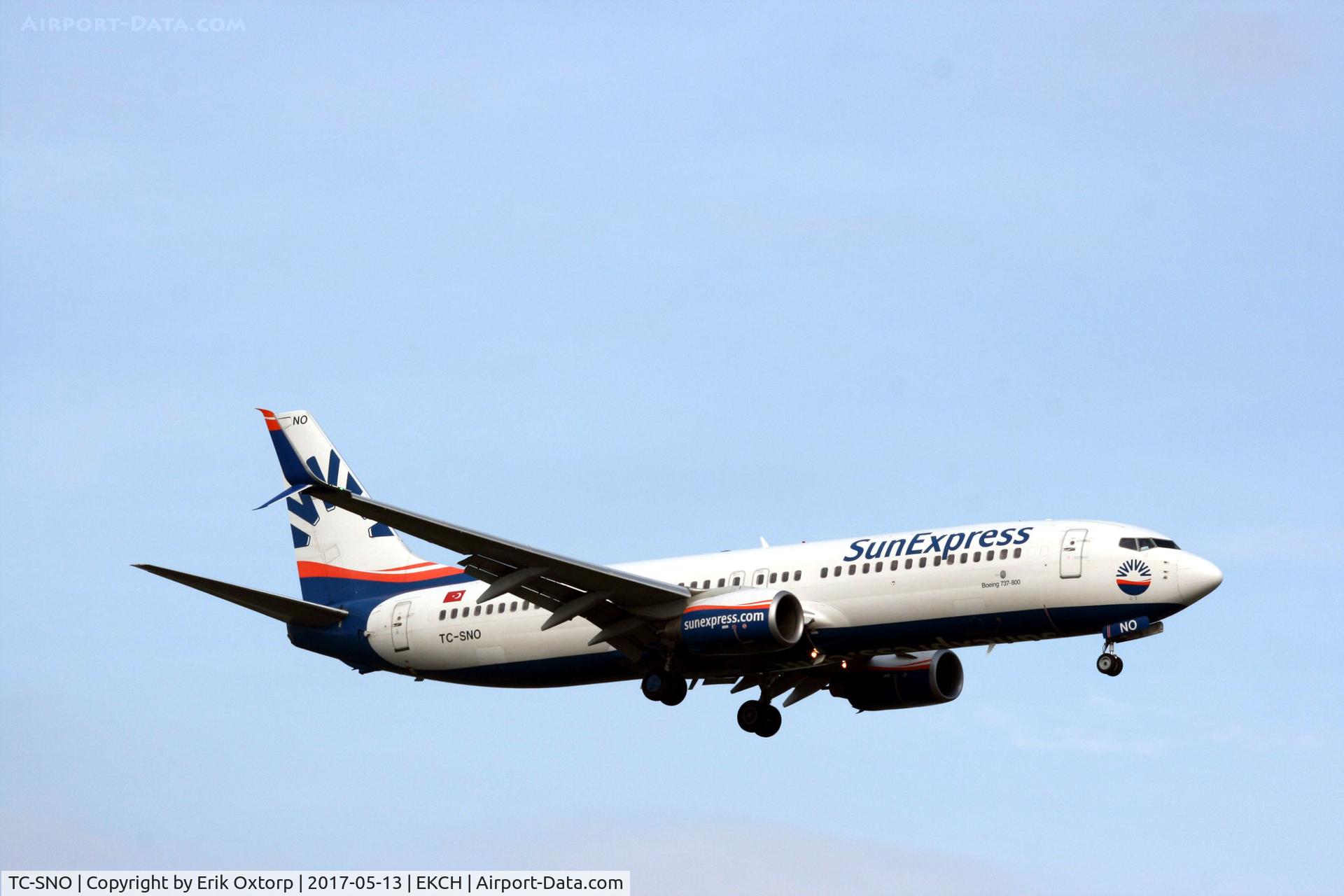 TC-SNO, 2010 Boeing 737-8HC C/N 40776, TC-SNO landing rw 22L