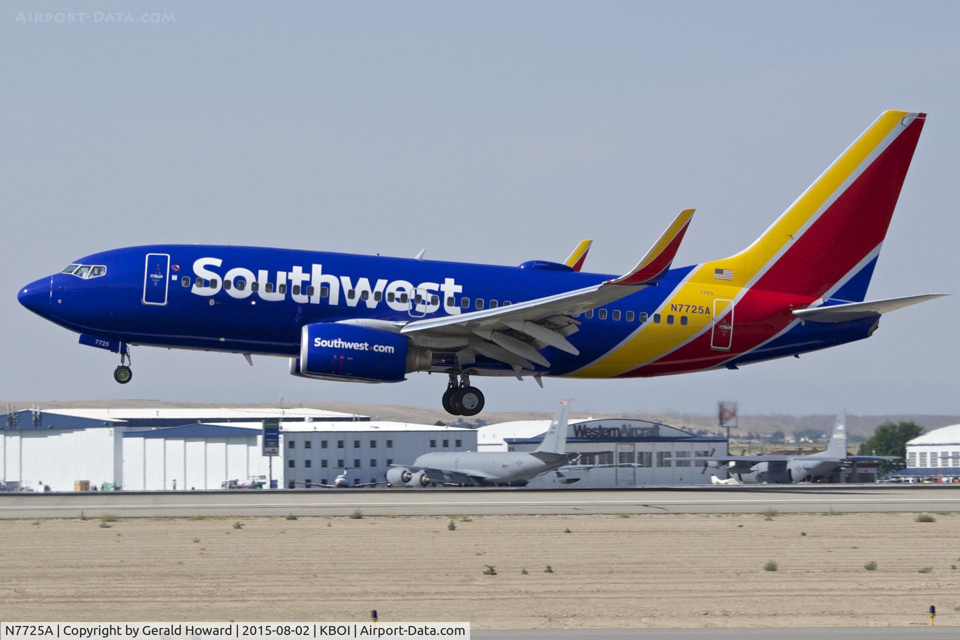 N7725A, 2006 Boeing 737-76N C/N 32671, Landing RWY 10L.