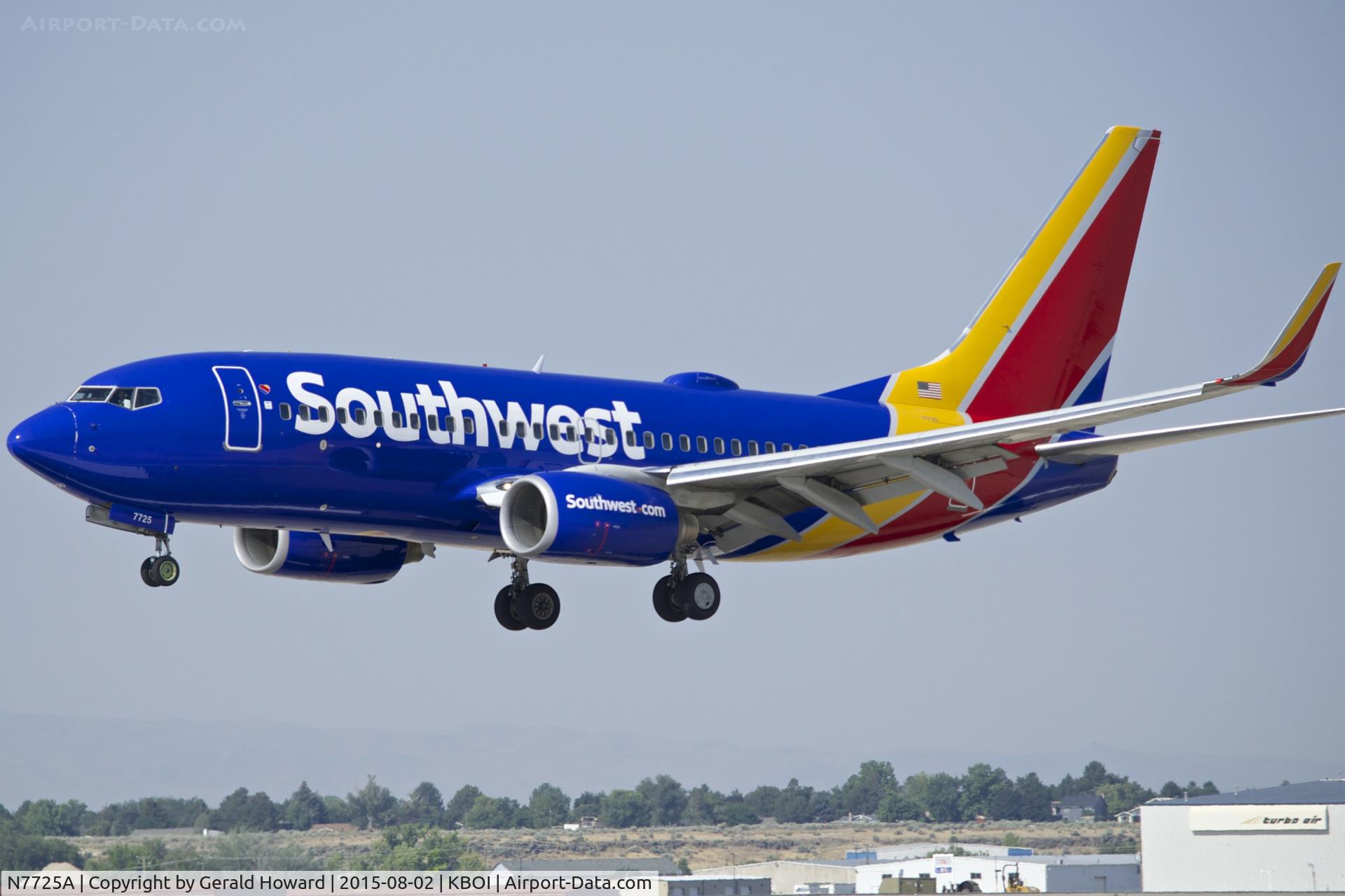 N7725A, 2006 Boeing 737-76N C/N 32671, Approach to RWY 10L.